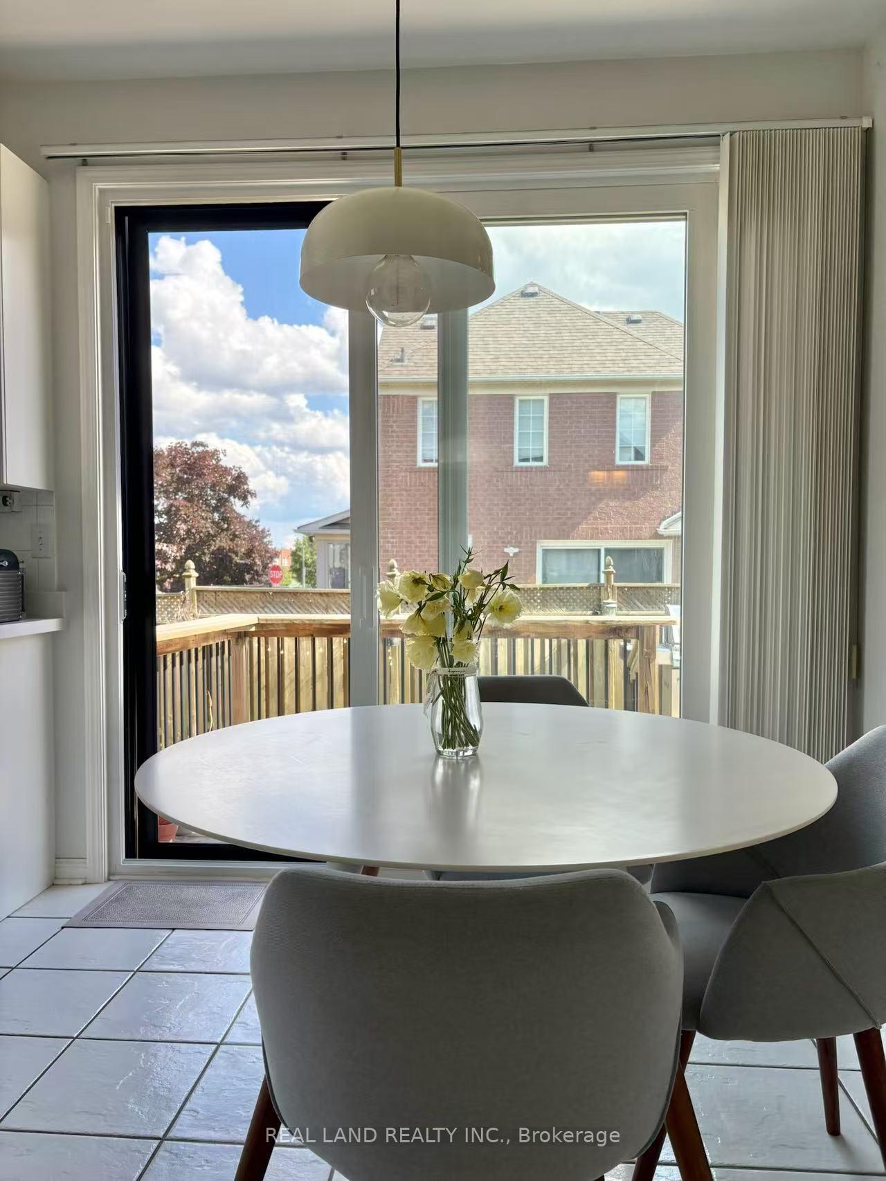 Photo 17 of 147 Winston Castle Drive, Markham, Berczy — HOMEH