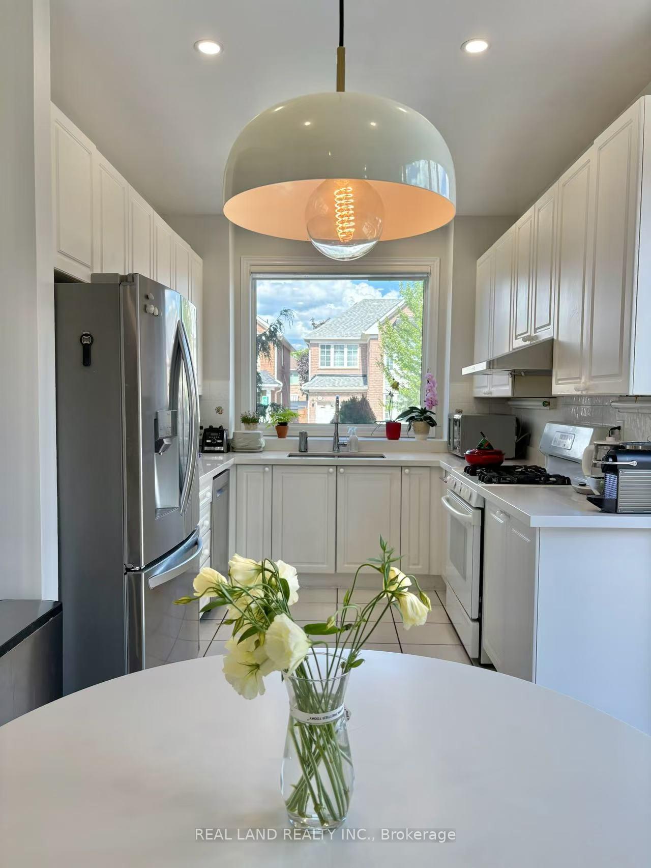 Photo 19 of 147 Winston Castle Drive, Markham, Berczy — HOMEH
