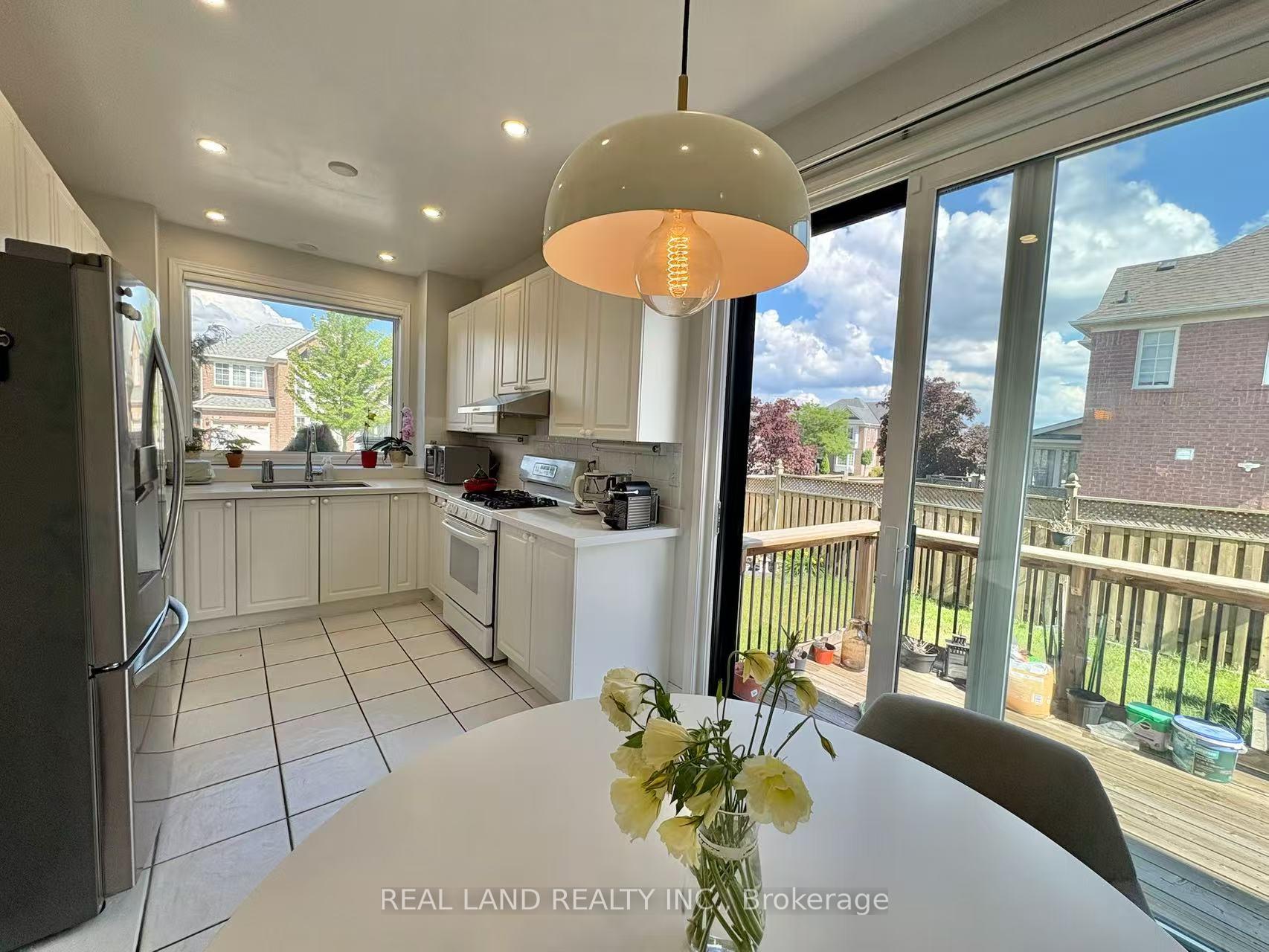 Photo 20 of 147 Winston Castle Drive, Markham, Berczy — HOMEH