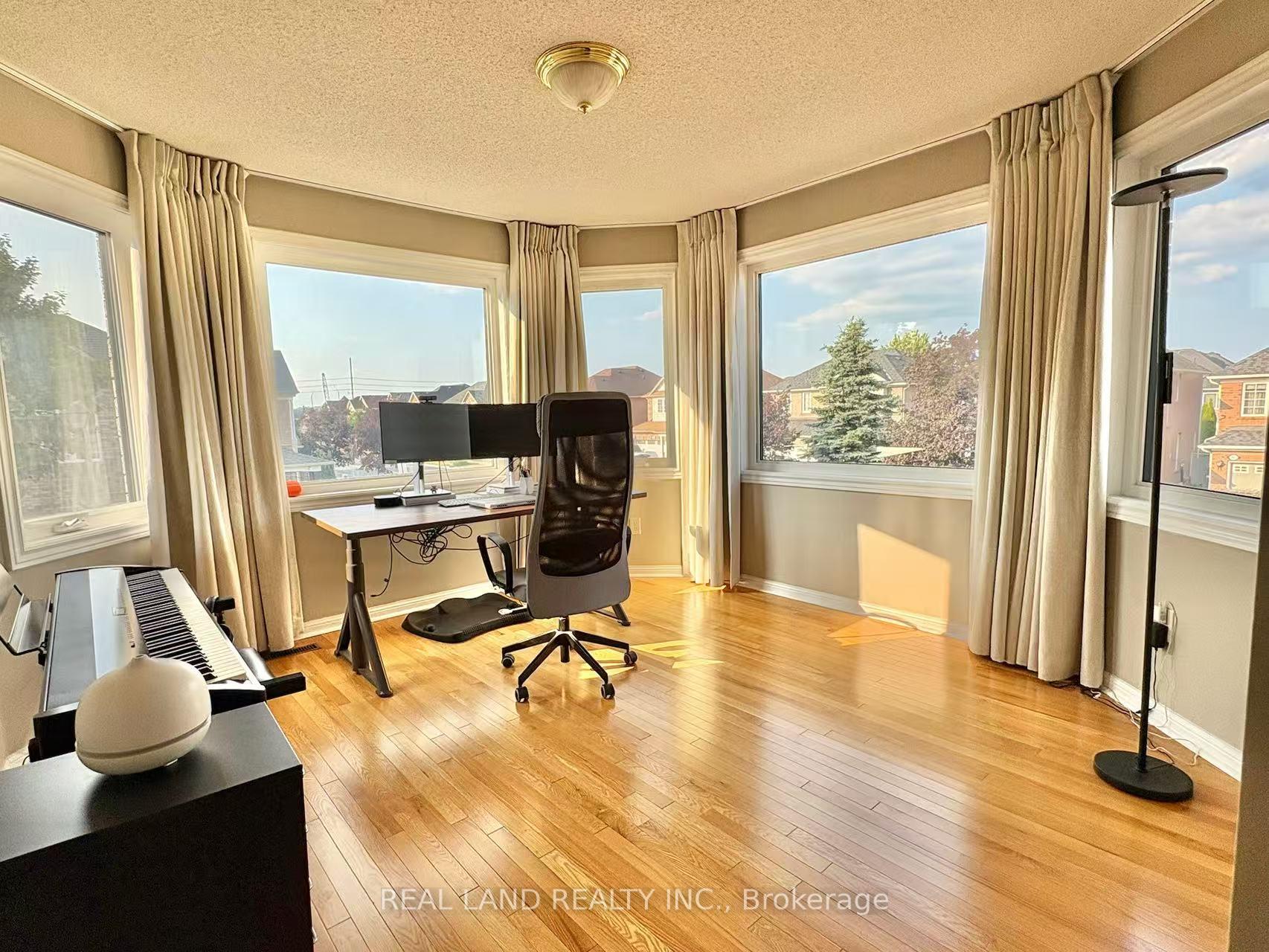 Photo 23 of 147 Winston Castle Drive, Markham, Berczy — HOMEH