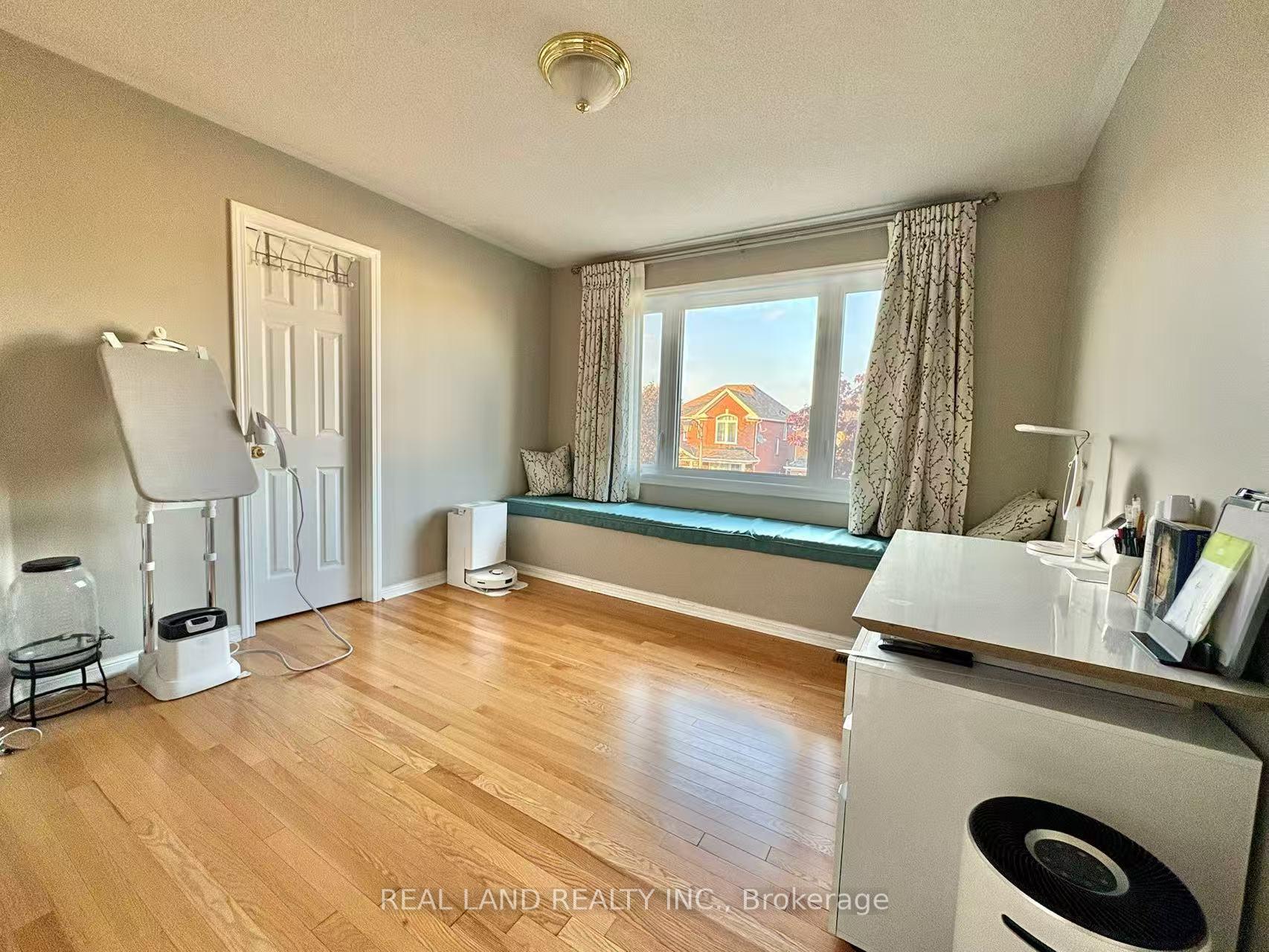 Photo 25 of 147 Winston Castle Drive, Markham, Berczy — HOMEH