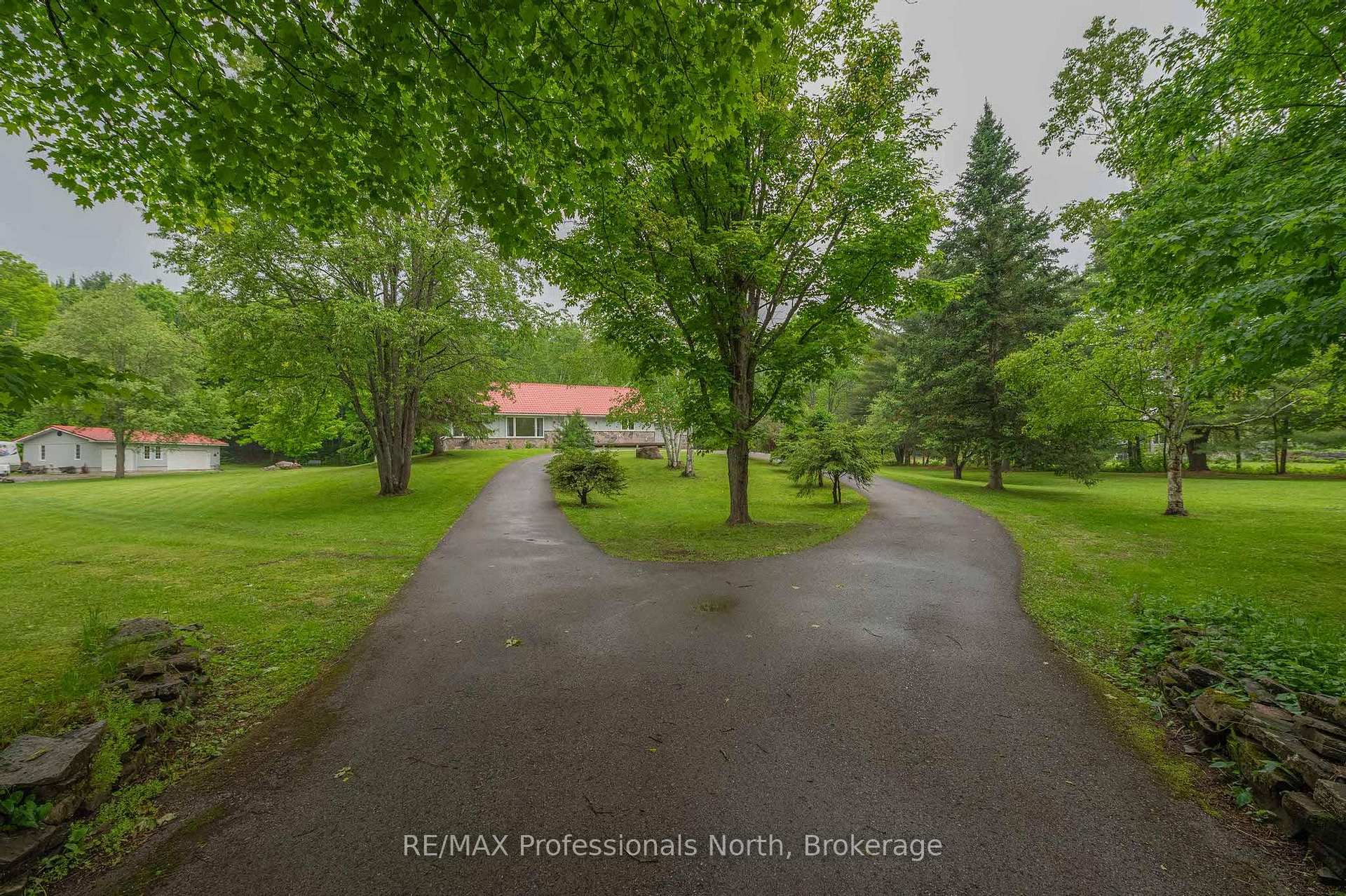 Photo 4 of 1006 Tennyson Road, Minden Hills, Lutterworth — HOMEH