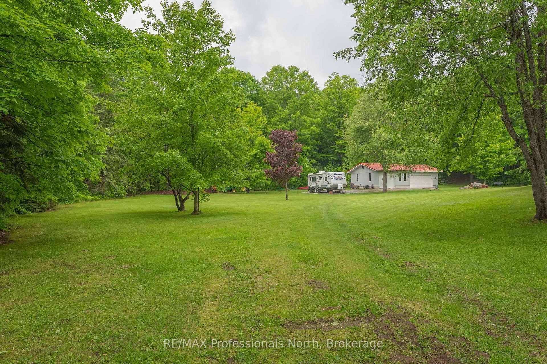 Photo 5 of 1006 Tennyson Road, Minden Hills, Lutterworth — HOMEH