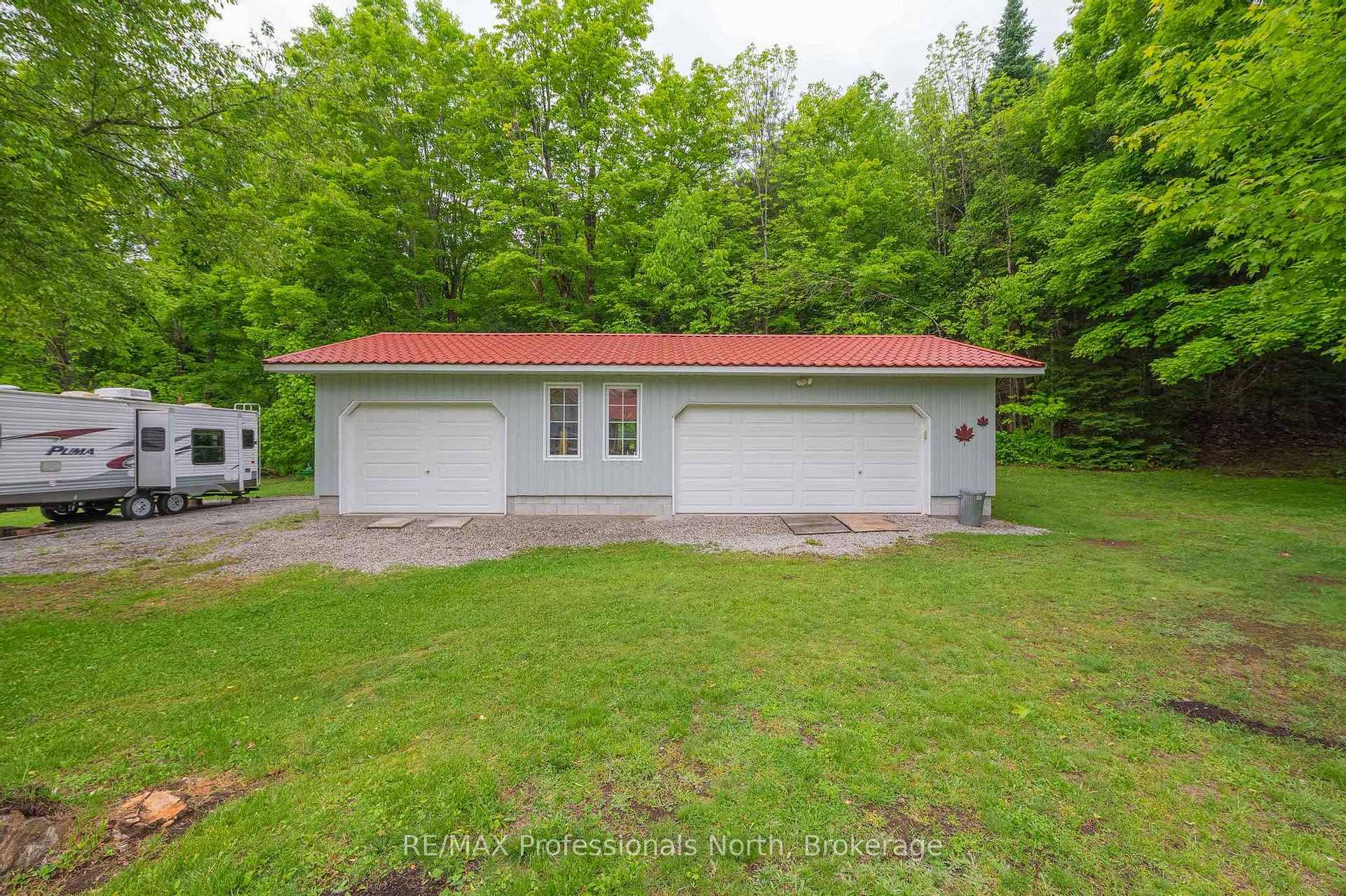 Photo 7 of 1006 Tennyson Road, Minden Hills, Lutterworth — HOMEH