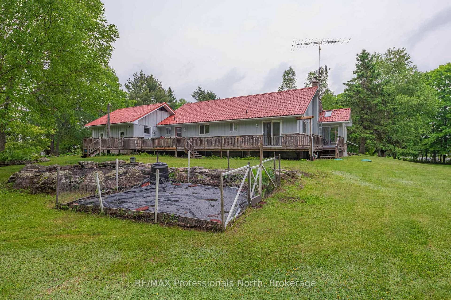 Photo 11 of 1006 Tennyson Road, Minden Hills, Lutterworth — HOMEH