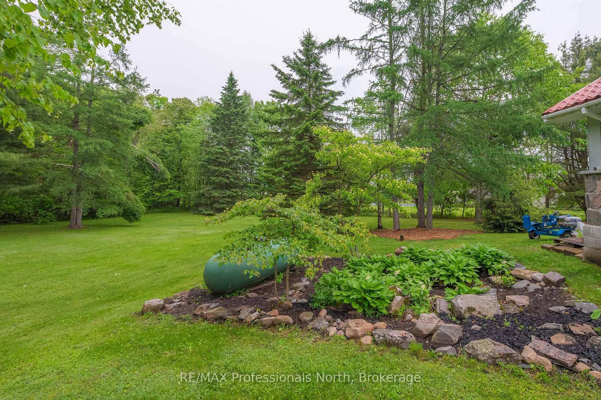 Photo 12 of 1006 Tennyson Road, Minden Hills, Lutterworth — HOMEH