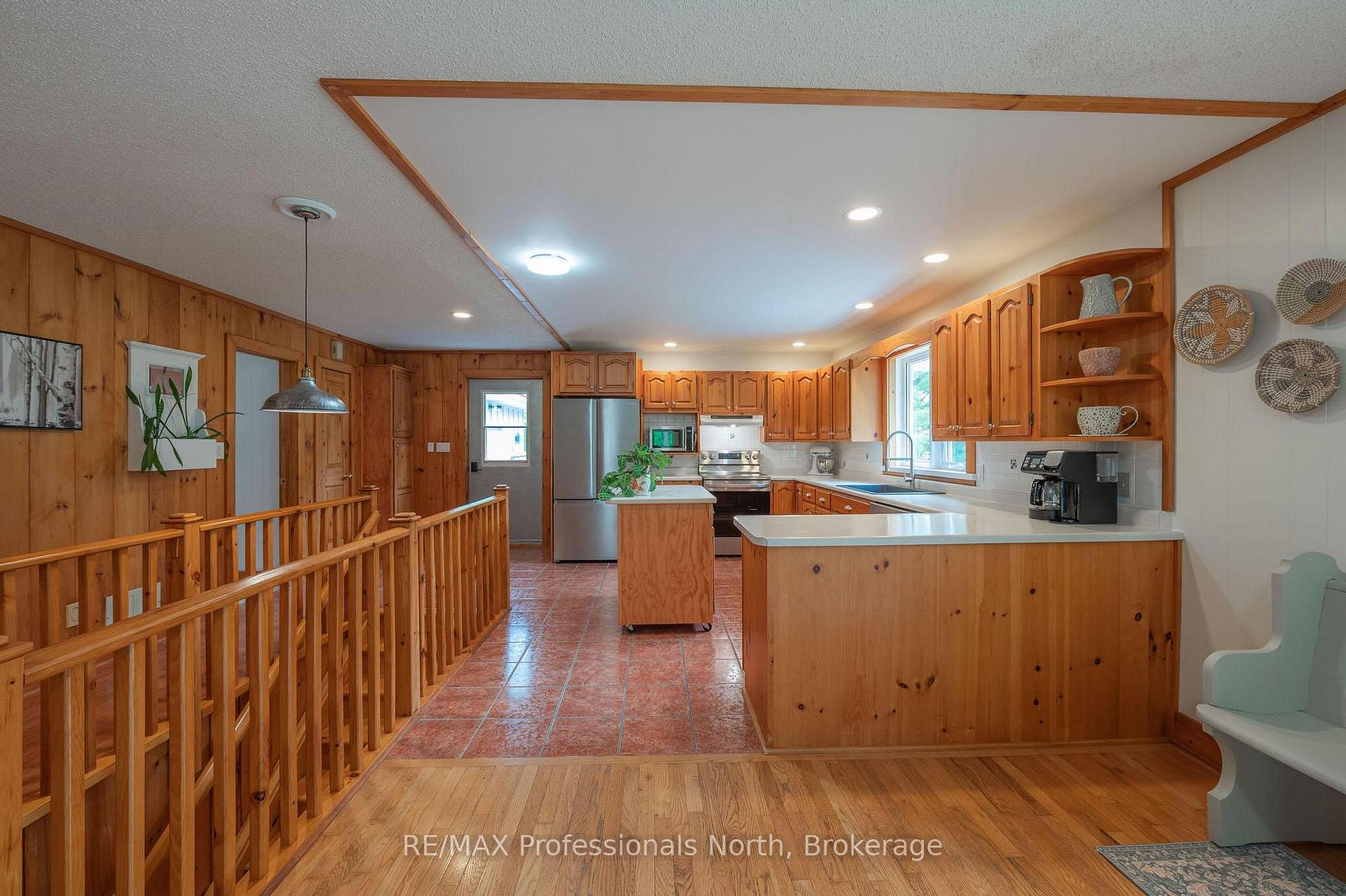 Photo 15 of 1006 Tennyson Road, Minden Hills, Lutterworth — HOMEH