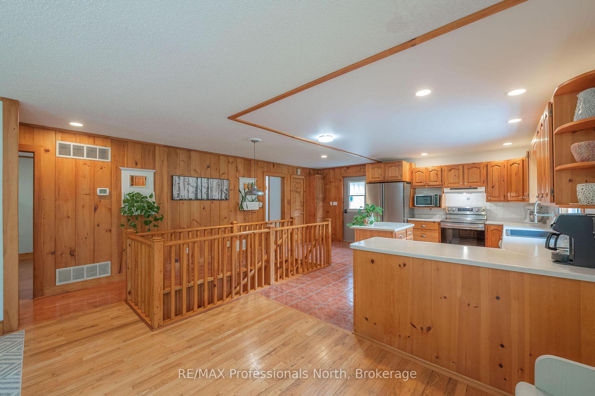 Photo 17 of 1006 Tennyson Road, Minden Hills, Lutterworth — HOMEH