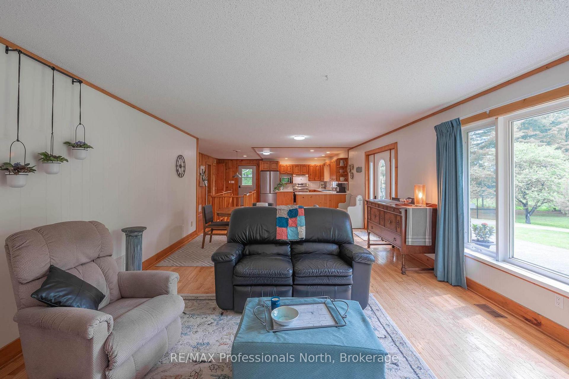 Photo 21 of 1006 Tennyson Road, Minden Hills, Lutterworth — HOMEH