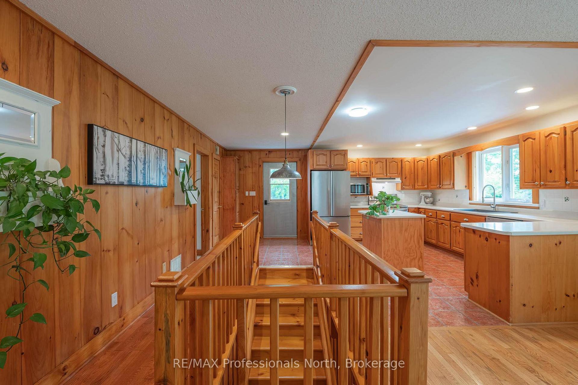 Photo 23 of 1006 Tennyson Road, Minden Hills, Lutterworth — HOMEH