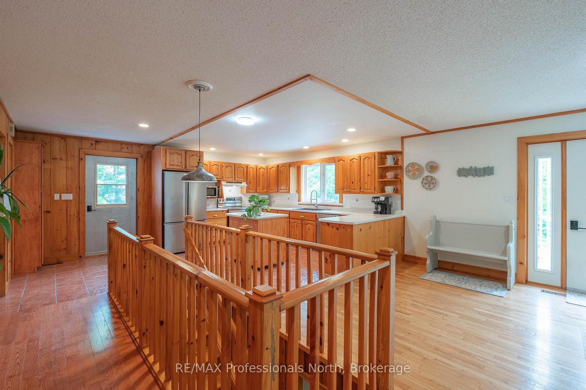 Photo 24 of 1006 Tennyson Road, Minden Hills, Lutterworth — HOMEH