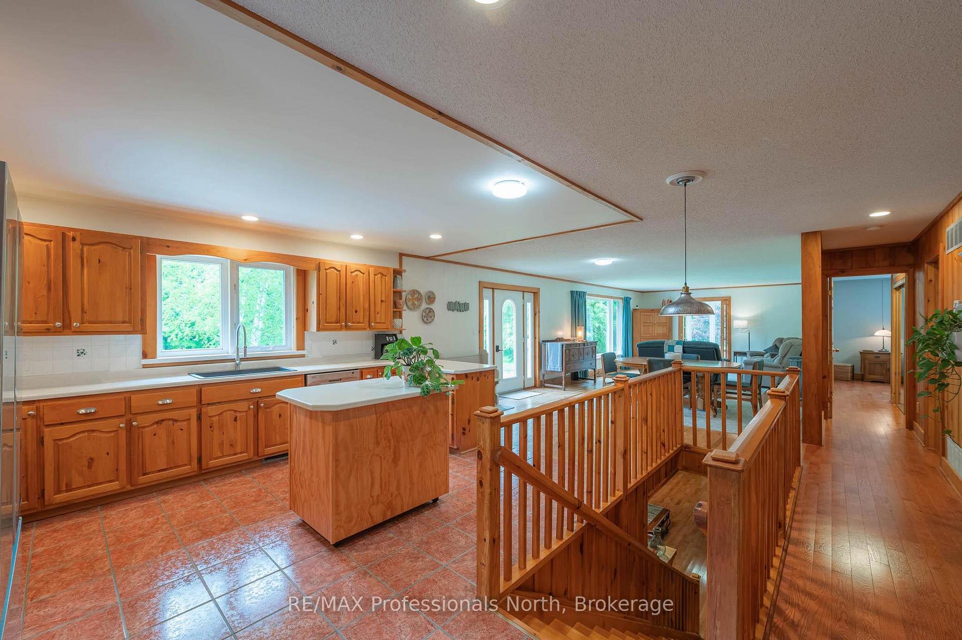 Photo 25 of 1006 Tennyson Road, Minden Hills, Lutterworth — HOMEH