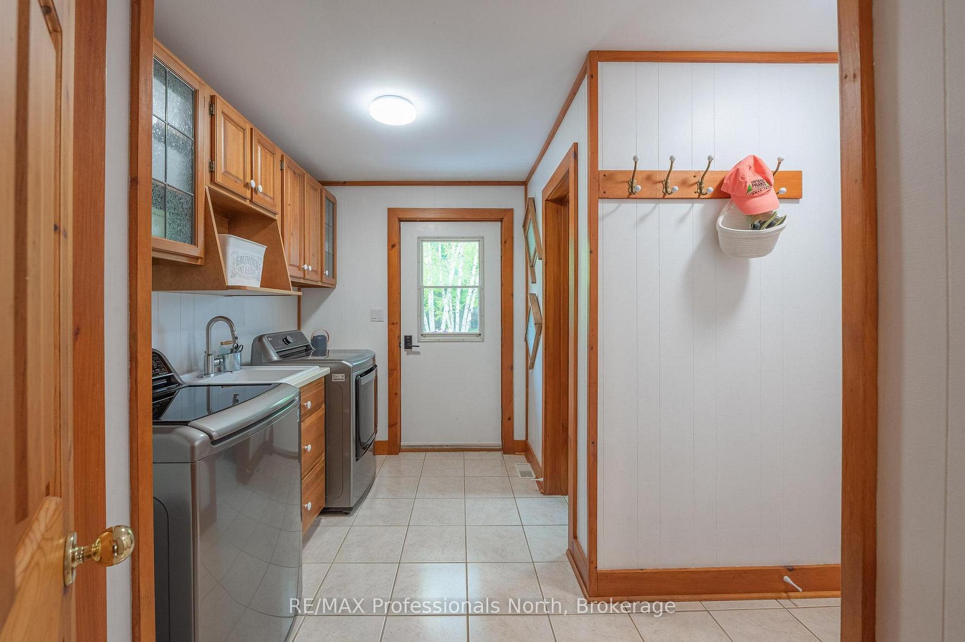 Photo 27 of 1006 Tennyson Road, Minden Hills, Lutterworth — HOMEH