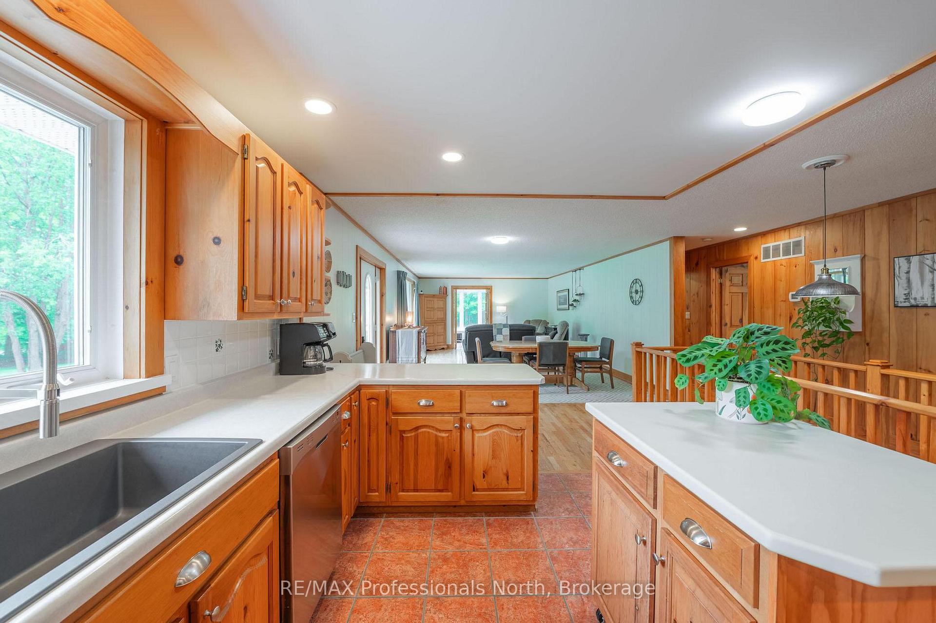 Photo 29 of 1006 Tennyson Road, Minden Hills, Lutterworth — HOMEH