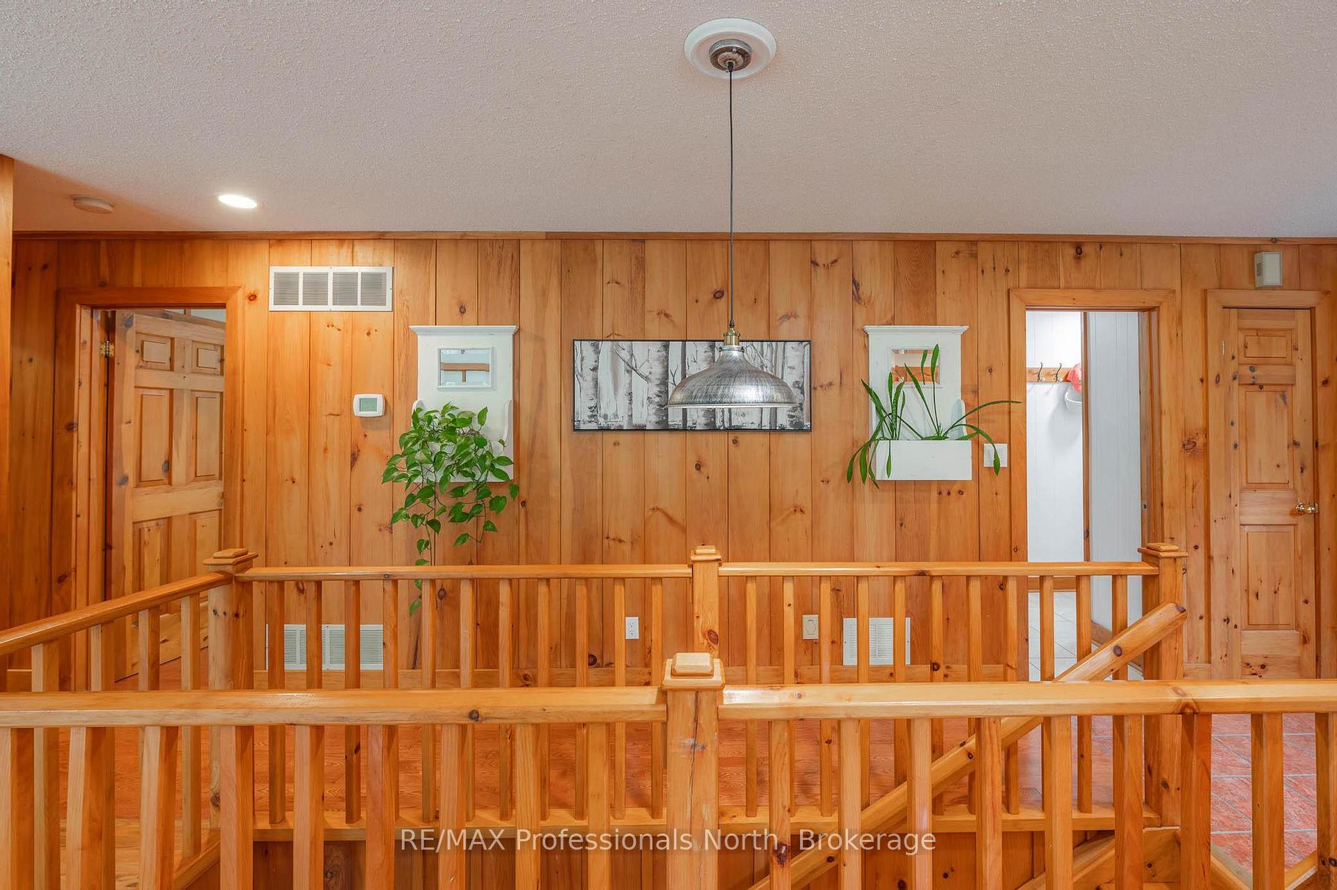 Photo 32 of 1006 Tennyson Road, Minden Hills, Lutterworth — HOMEH