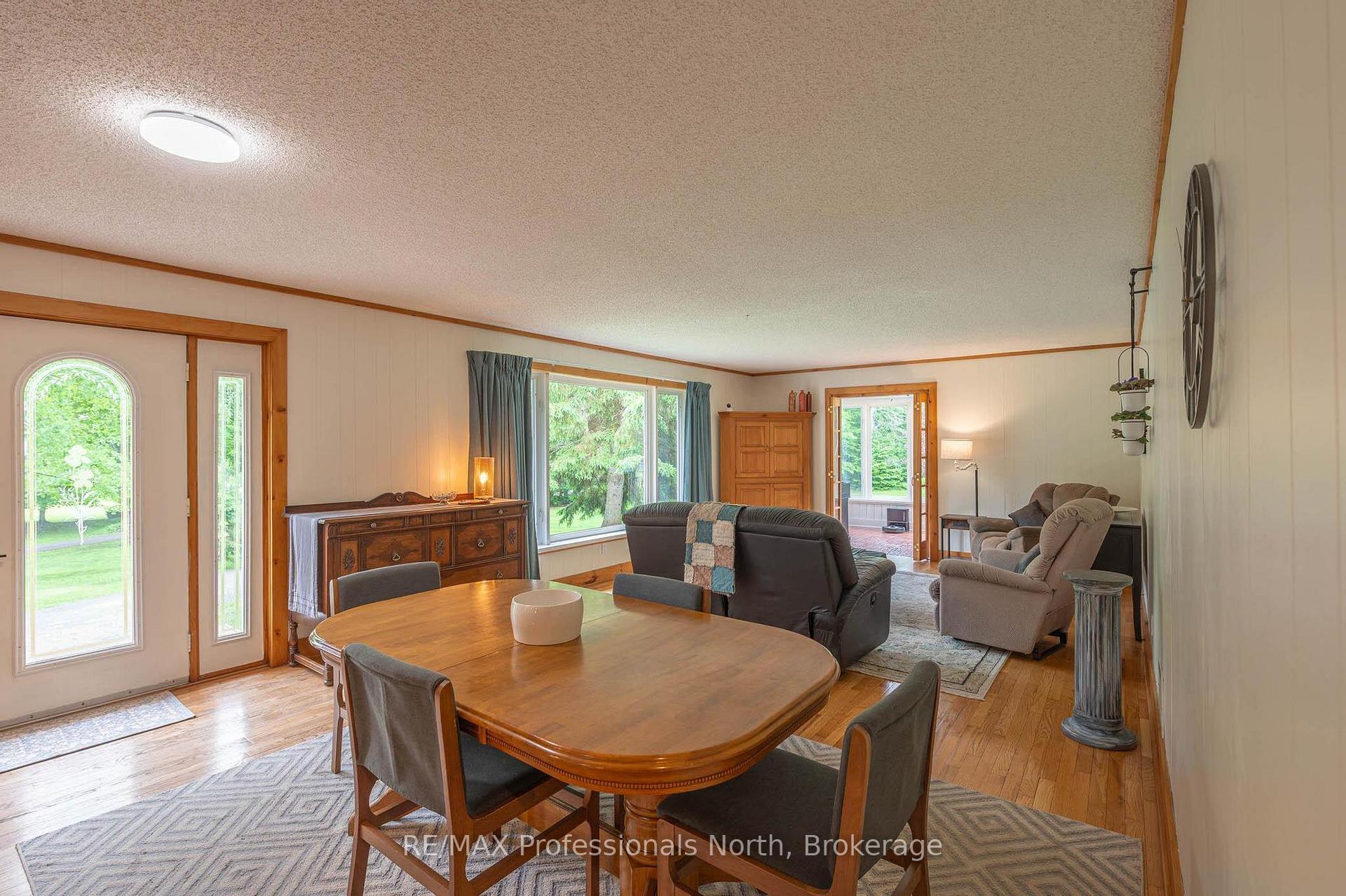 Photo 33 of 1006 Tennyson Road, Minden Hills, Lutterworth — HOMEH