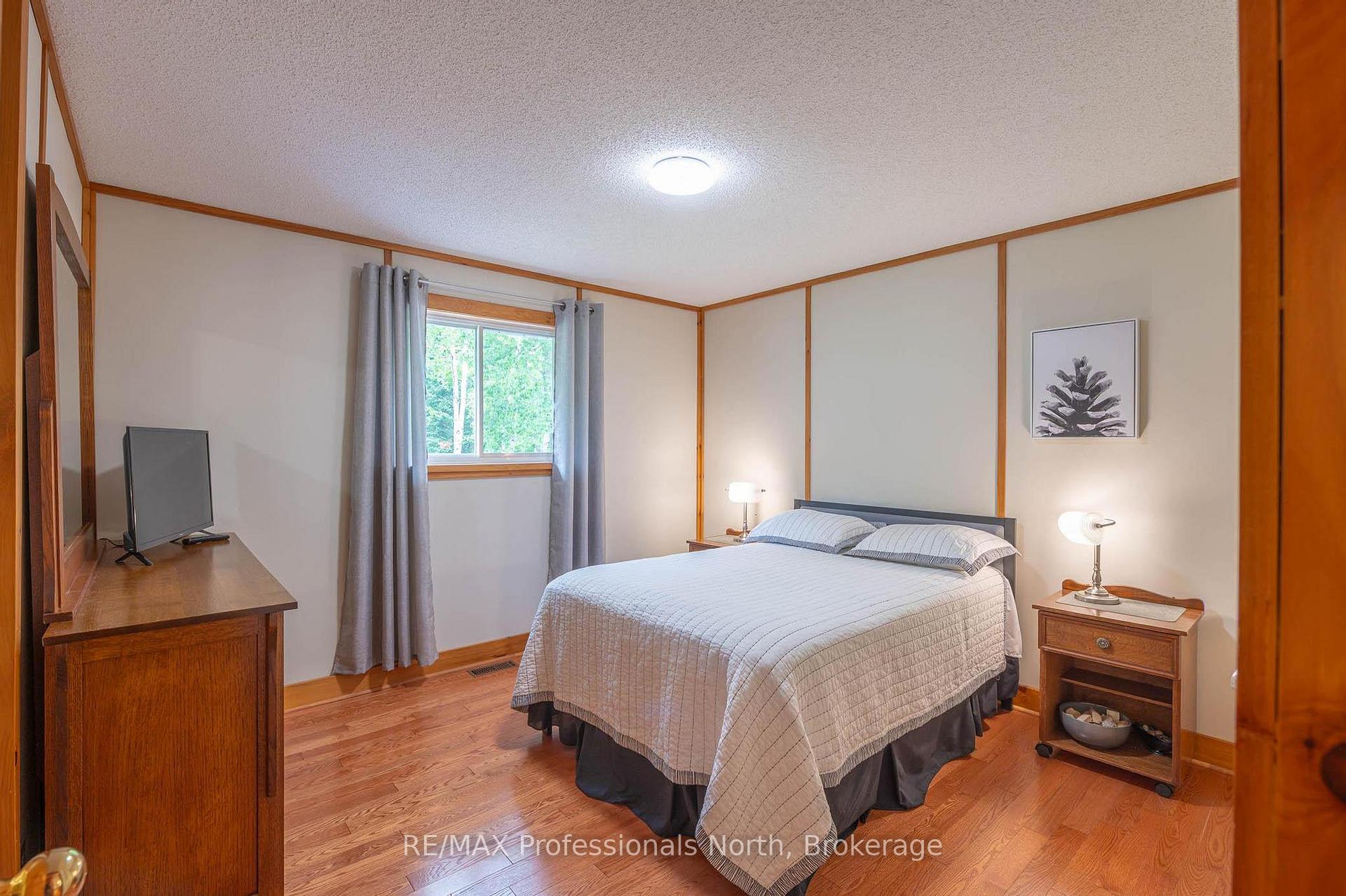 Photo 34 of 1006 Tennyson Road, Minden Hills, Lutterworth — HOMEH