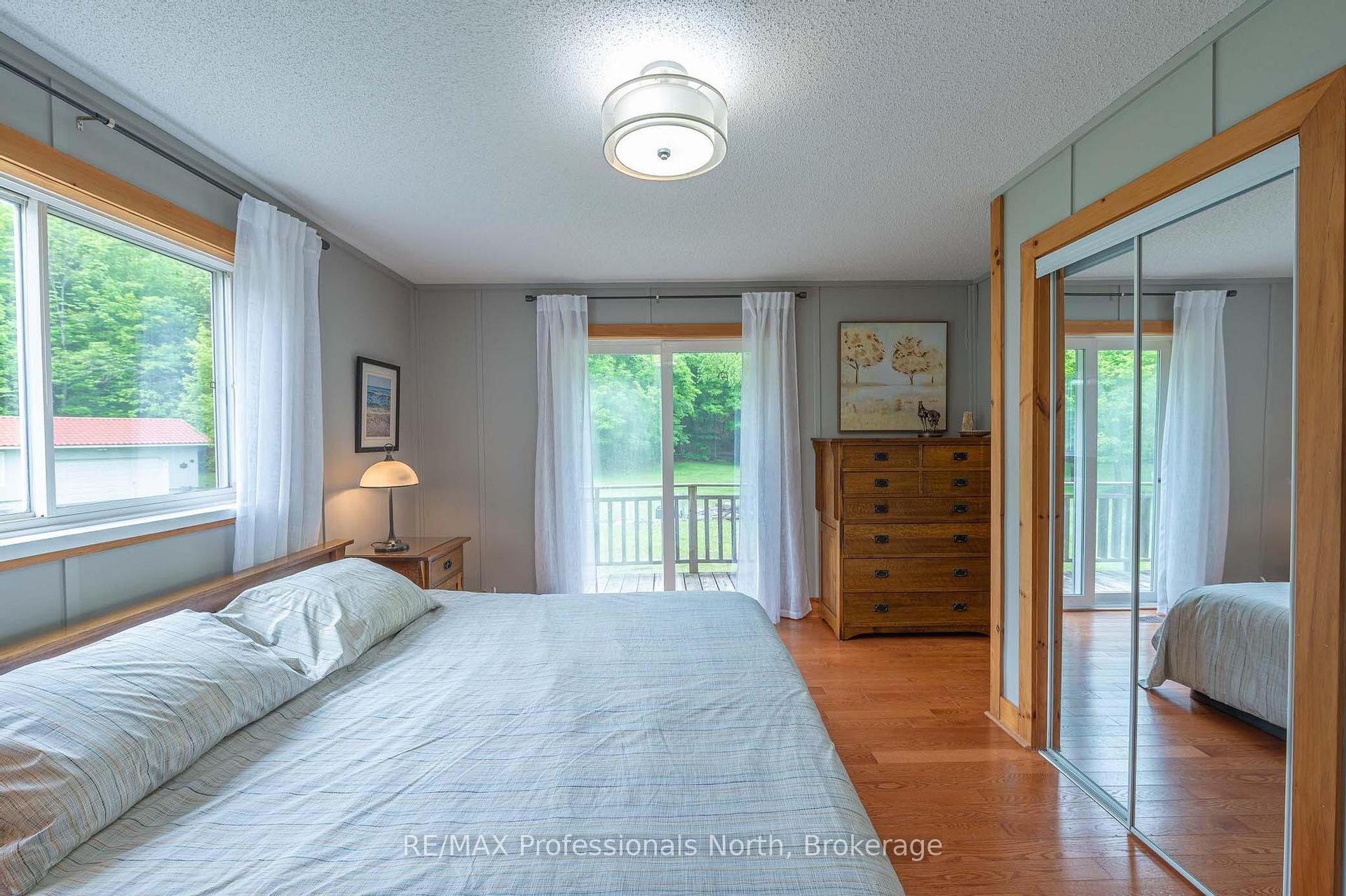 Photo 37 of 1006 Tennyson Road, Minden Hills, Lutterworth — HOMEH