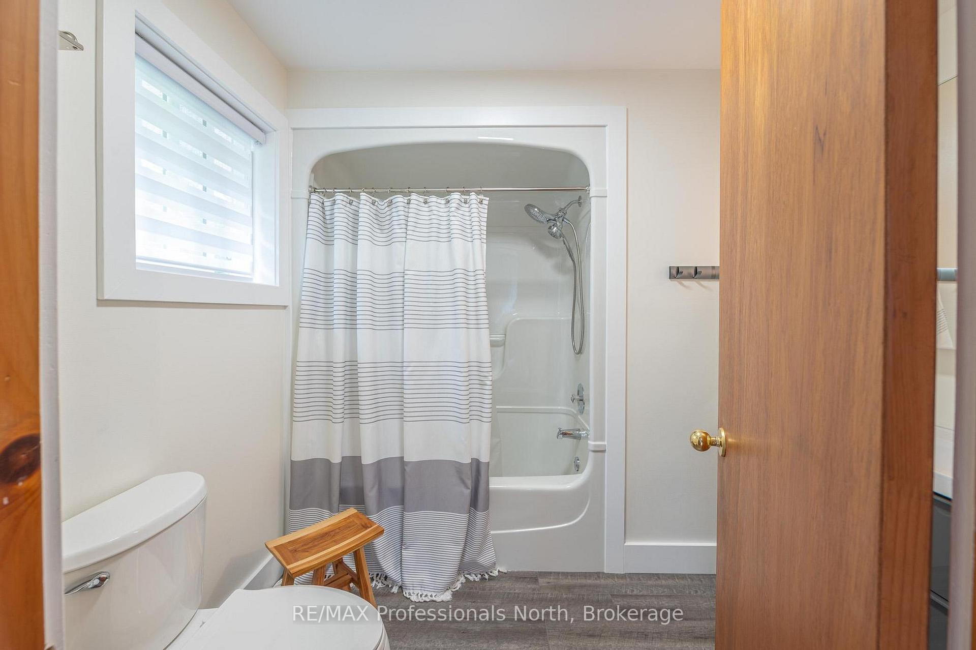 Photo 38 of 1006 Tennyson Road, Minden Hills, Lutterworth — HOMEH