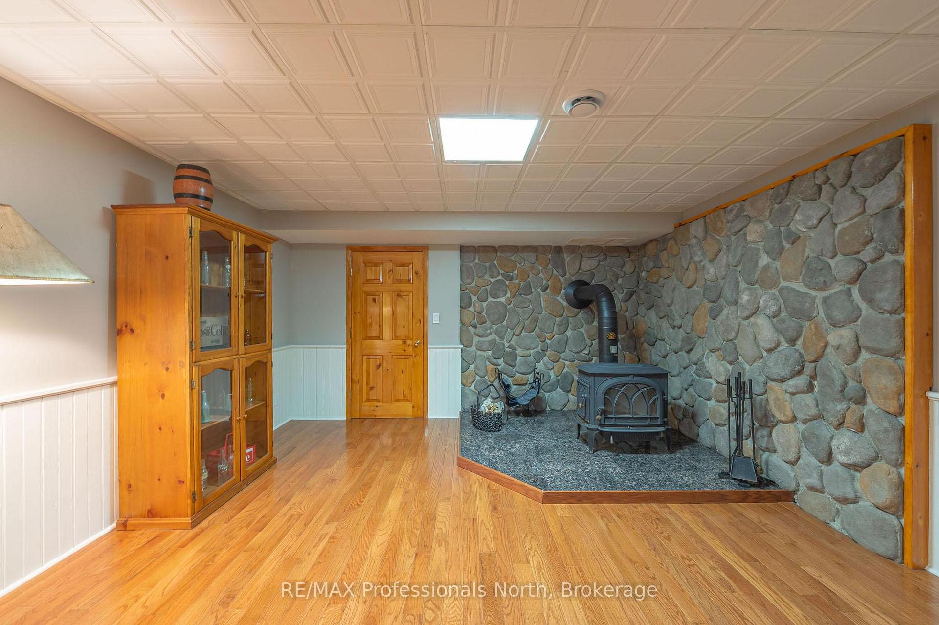 Photo 41 of 1006 Tennyson Road, Minden Hills, Lutterworth — HOMEH