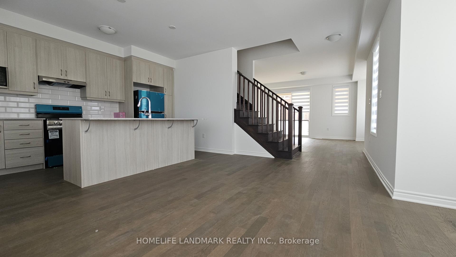 Photo 3 of 402 Berczy Green Drive, Markham, Rural Markham — HOMEH