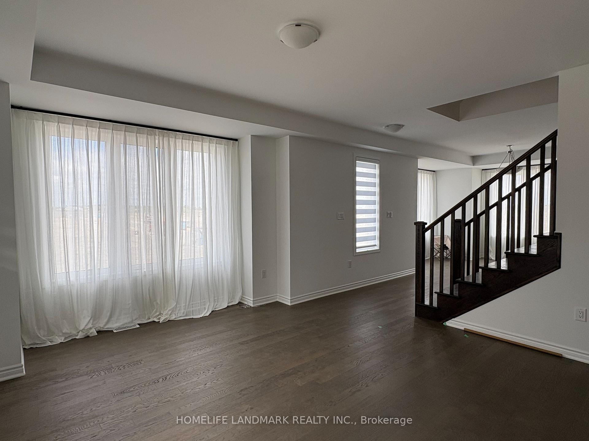 Photo 5 of 402 Berczy Green Drive, Markham, Rural Markham — HOMEH