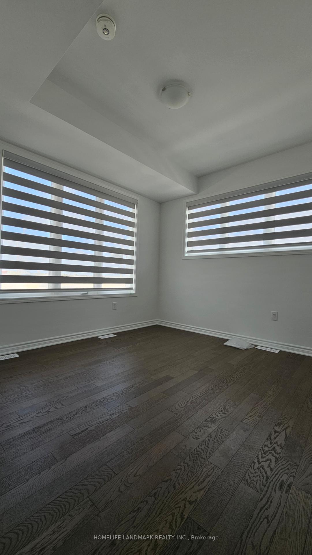 Photo 8 of 402 Berczy Green Drive, Markham, Rural Markham — HOMEH