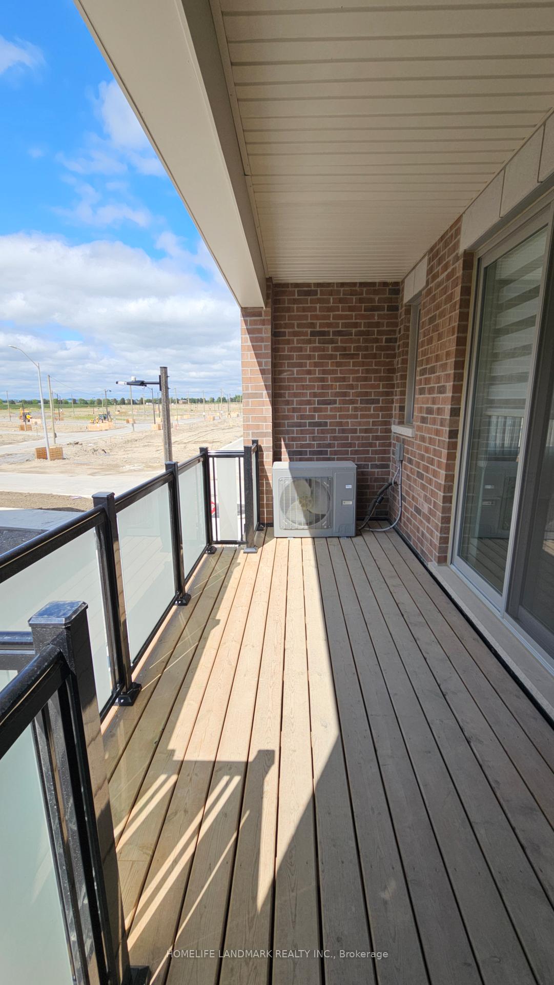 Photo 9 of 402 Berczy Green Drive, Markham, Rural Markham — HOMEH
