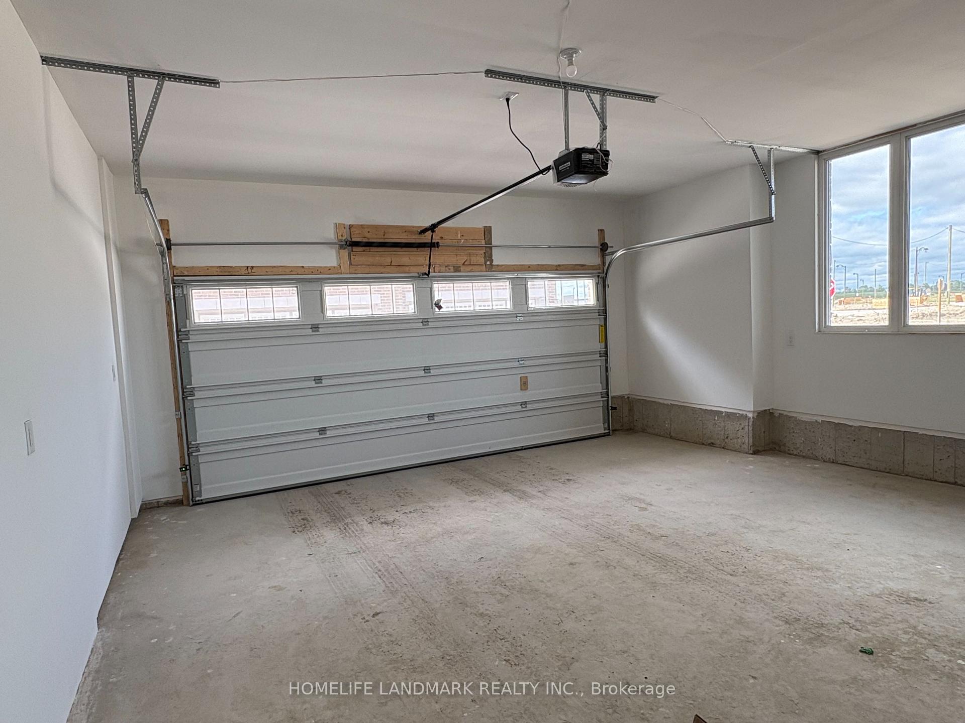 Photo 16 of 402 Berczy Green Drive, Markham, Rural Markham — HOMEH