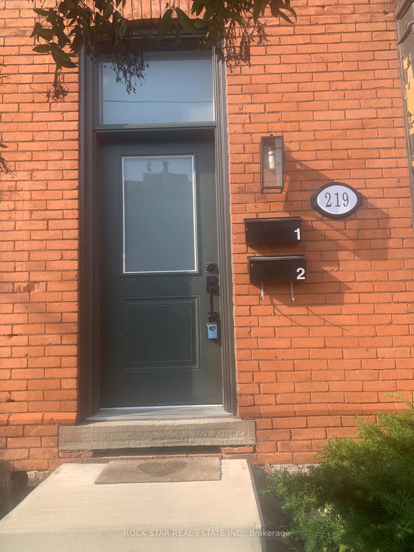Photo 2 of Unit Unit 2/Upper, 219 Stinson Street, Hamilton, Stinson — HOMEH