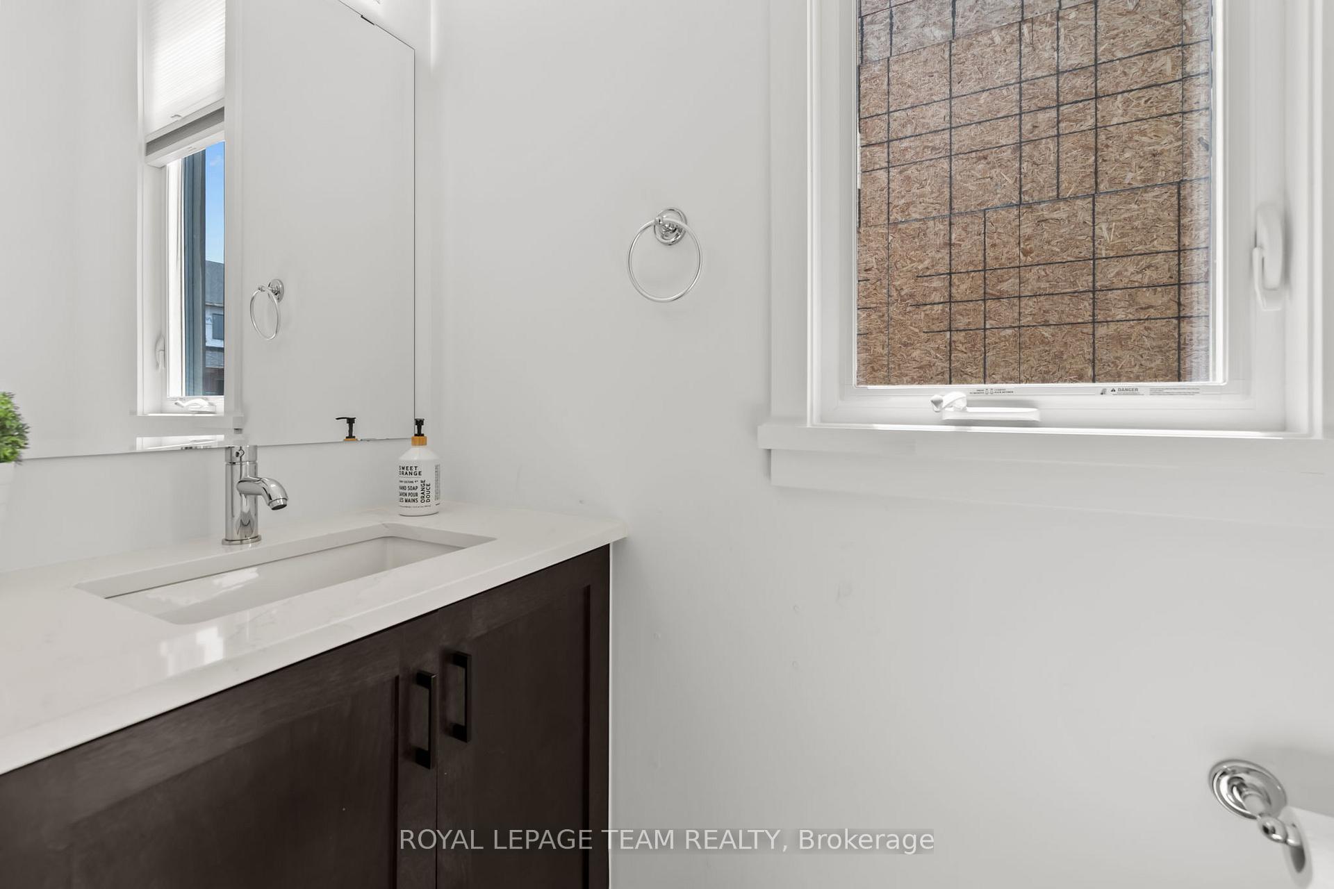Photo 17 of 1008 Kitigan Grove, Ottawa, Kanata - Kanata Lakes/Heritage Hills — HOMEH