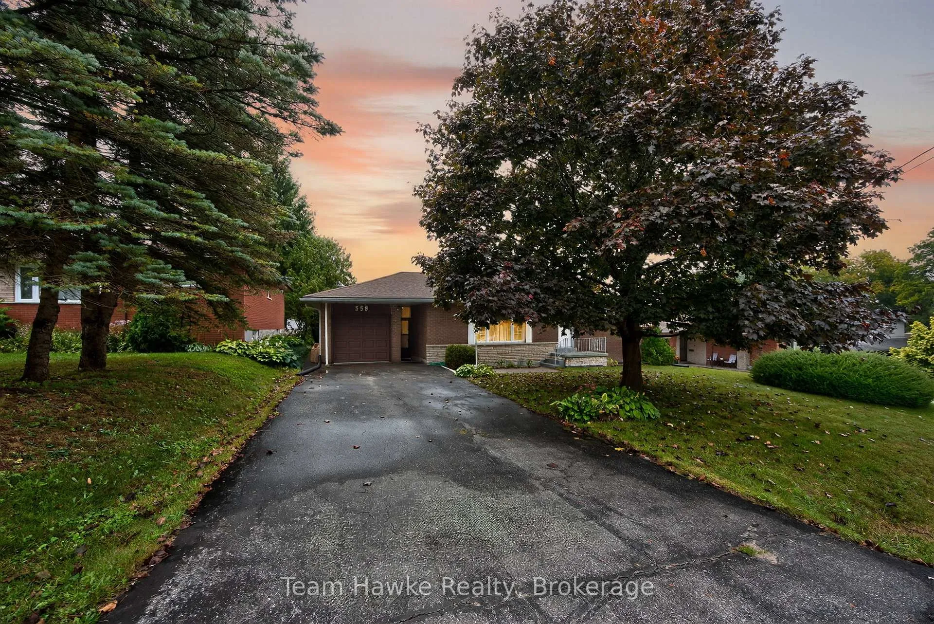 Photo 2 of 558 Russell Street, Midland — HOMEH
