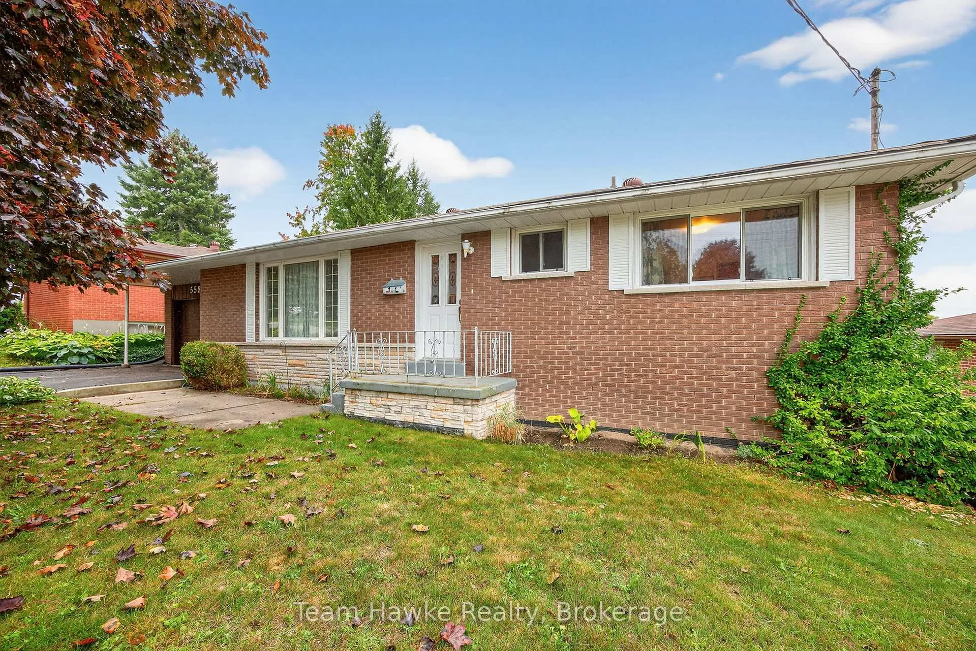 Photo 4 of 558 Russell Street, Midland — HOMEH