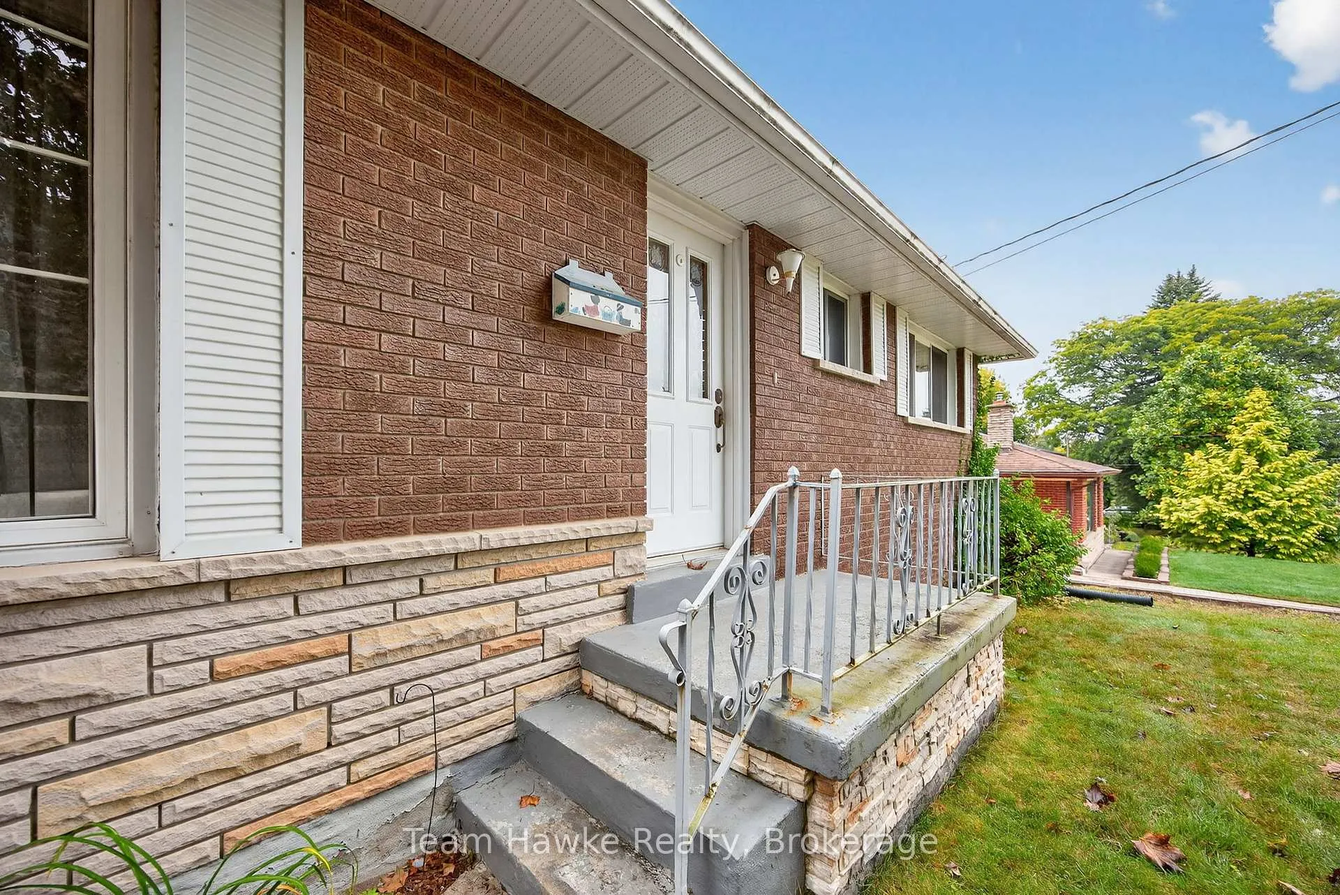 Photo 5 of 558 Russell Street, Midland — HOMEH