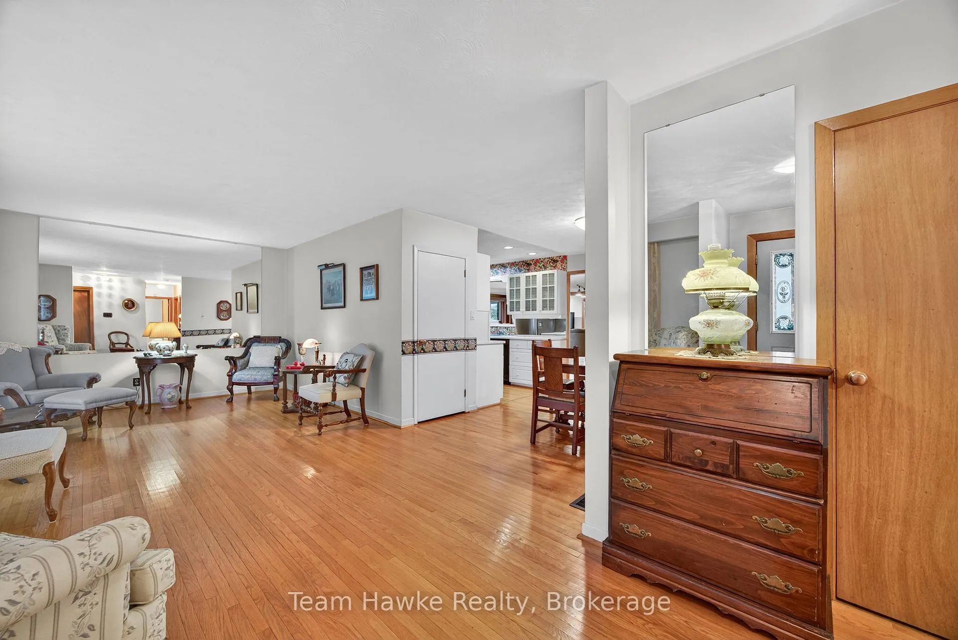 Photo 7 of 558 Russell Street, Midland — HOMEH