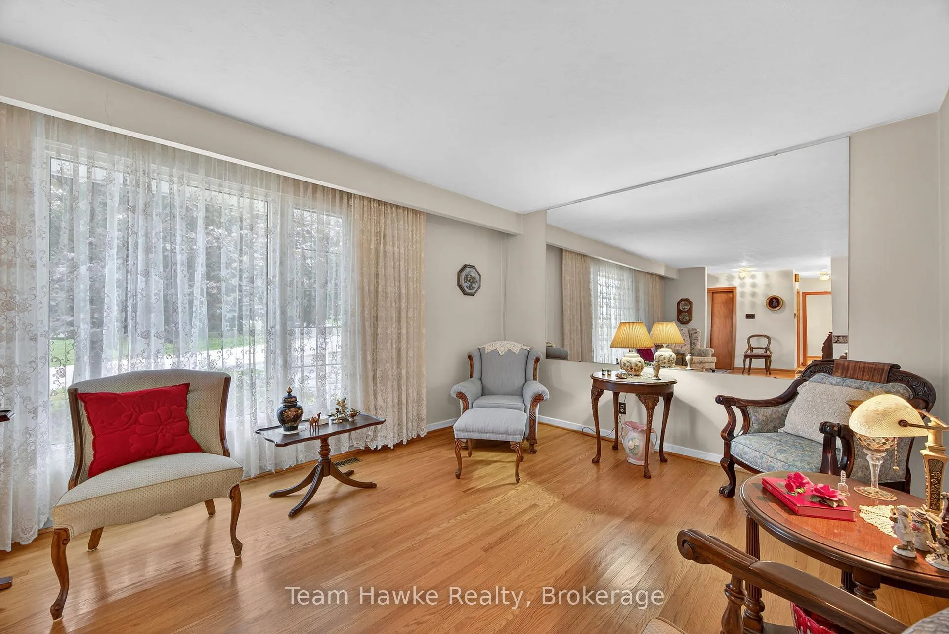 Photo 9 of 558 Russell Street, Midland — HOMEH