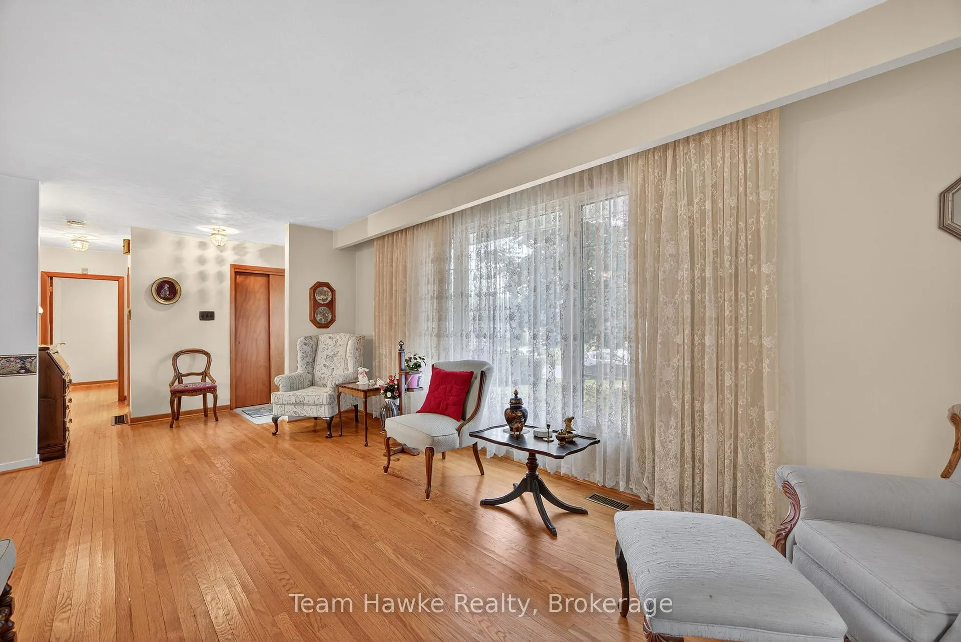Photo 10 of 558 Russell Street, Midland — HOMEH