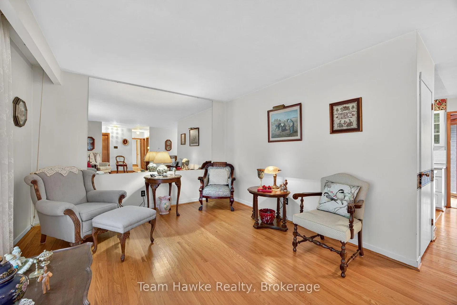 Photo 11 of 558 Russell Street, Midland — HOMEH