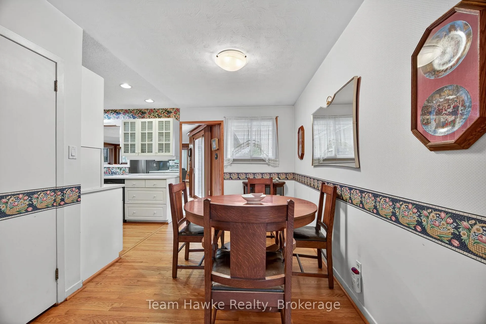 Photo 12 of 558 Russell Street, Midland — HOMEH
