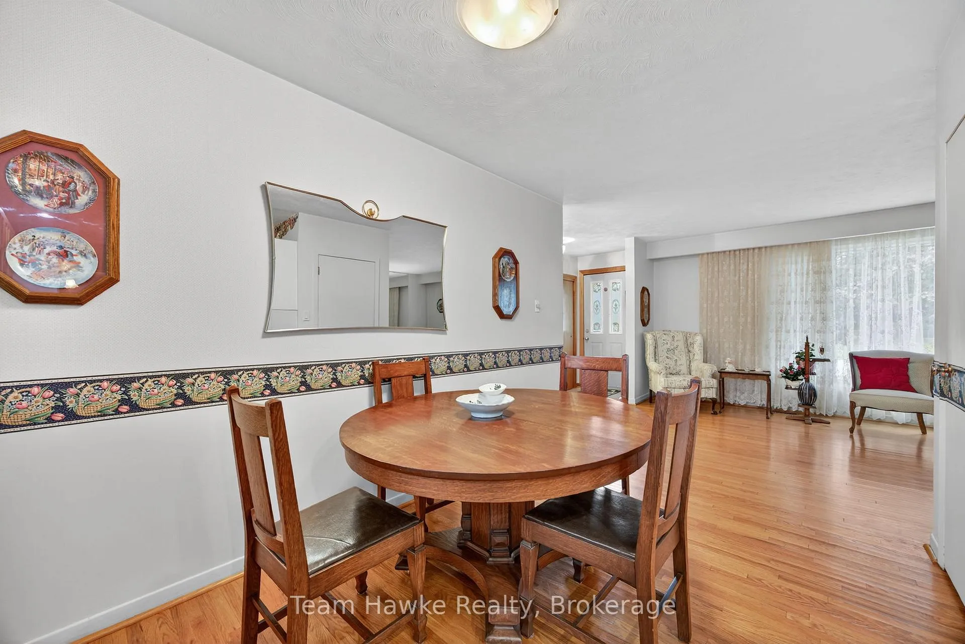 Photo 13 of 558 Russell Street, Midland — HOMEH