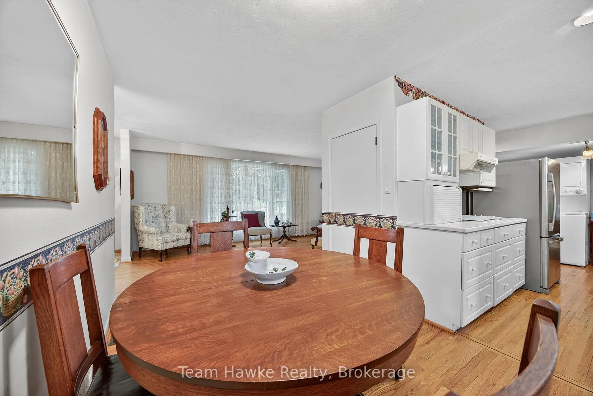 Photo 14 of 558 Russell Street, Midland — HOMEH