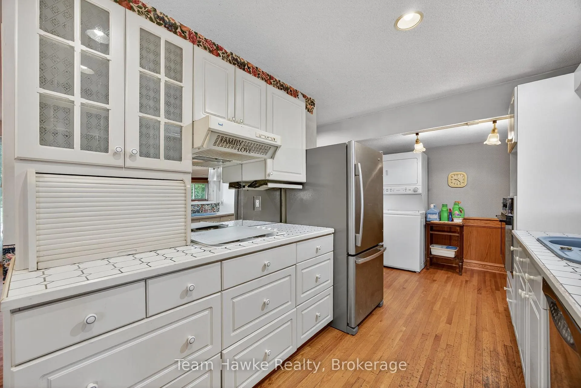 Photo 15 of 558 Russell Street, Midland — HOMEH
