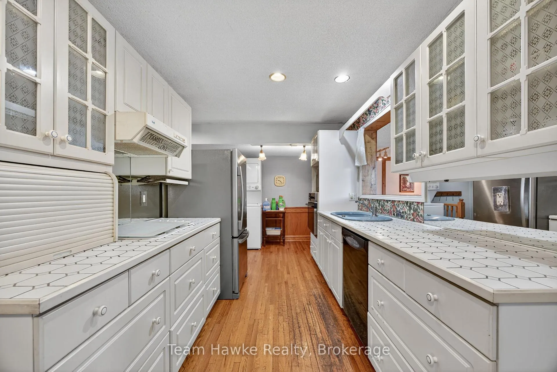Photo 16 of 558 Russell Street, Midland — HOMEH