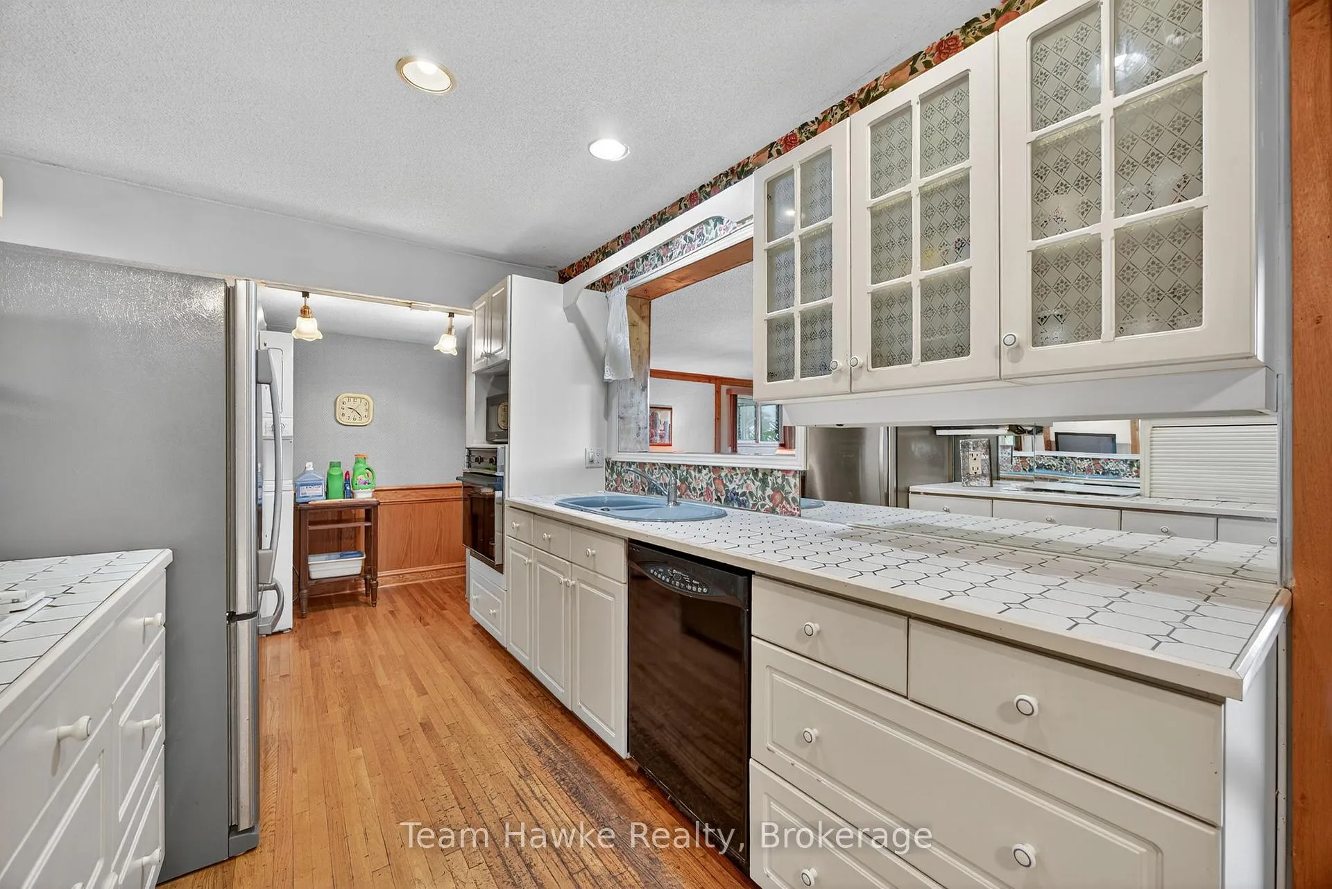 Photo 17 of 558 Russell Street, Midland — HOMEH