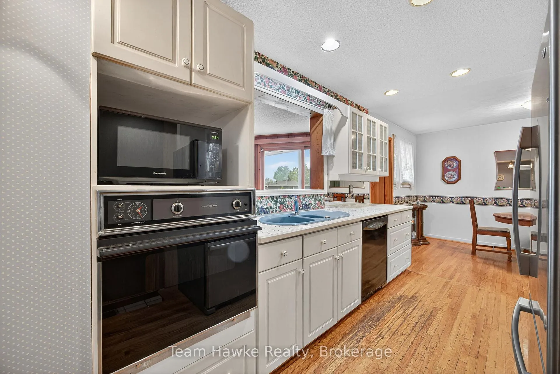 Photo 18 of 558 Russell Street, Midland — HOMEH