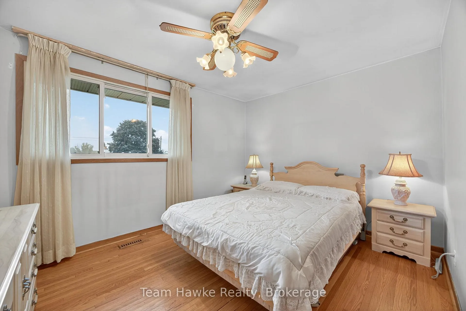Photo 25 of 558 Russell Street, Midland — HOMEH