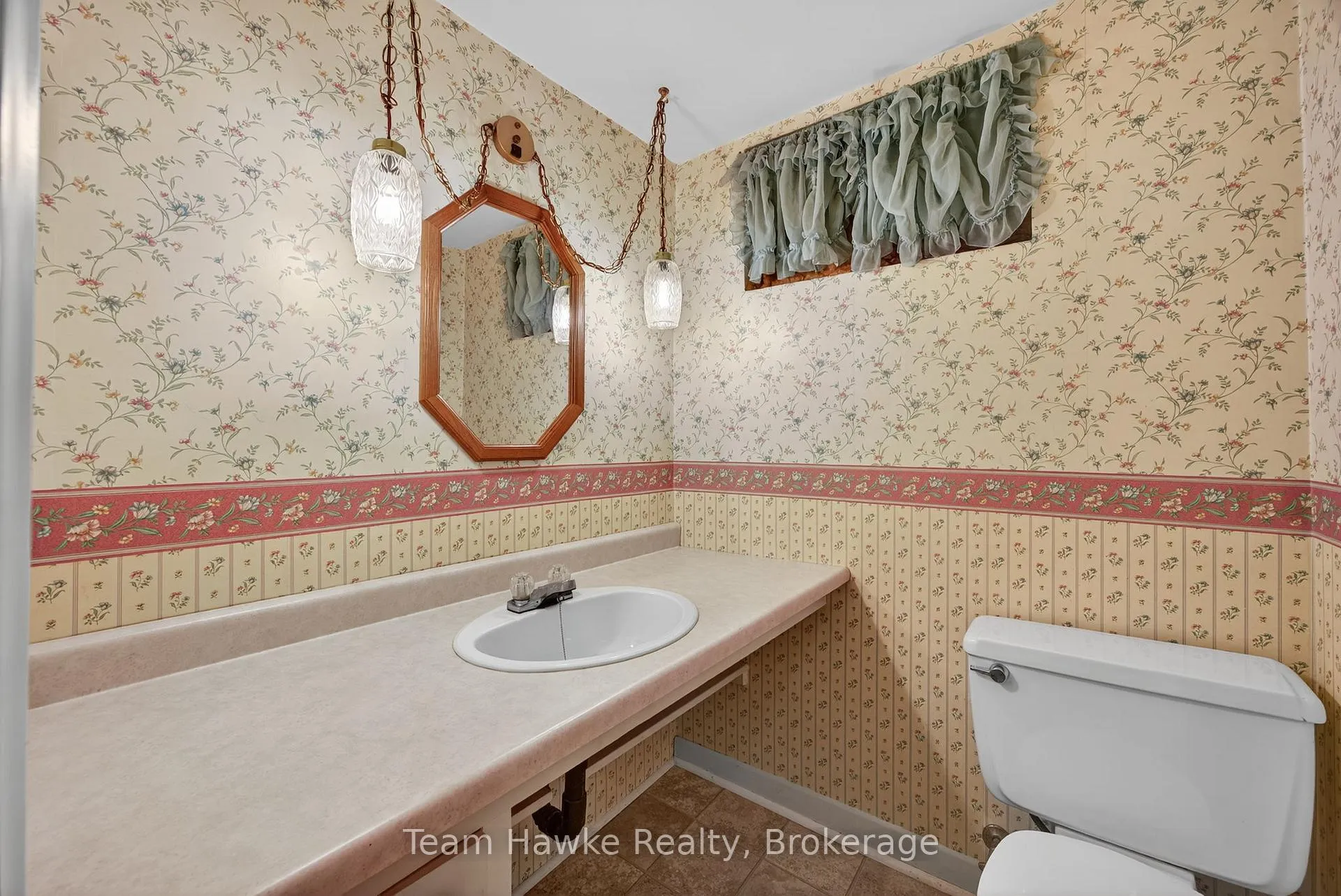 Photo 34 of 558 Russell Street, Midland — HOMEH