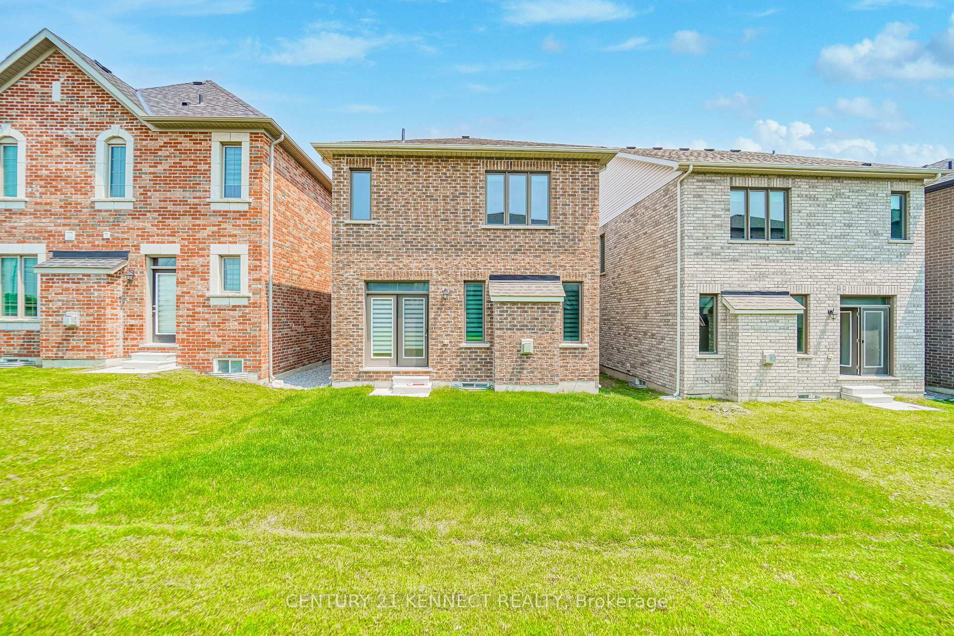 Photo 3 of 18 Cecil Sinclair Drive, Markham, Victoria Square — HOMEH