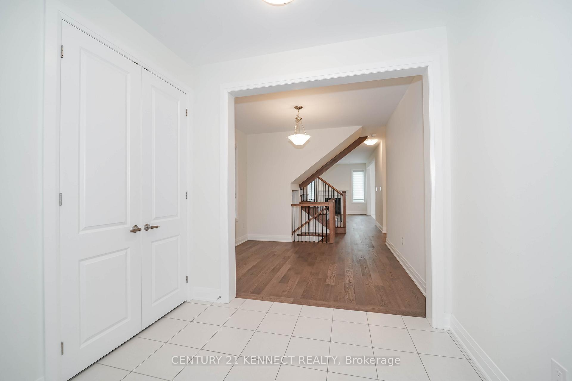 Photo 6 of 18 Cecil Sinclair Drive, Markham, Victoria Square — HOMEH