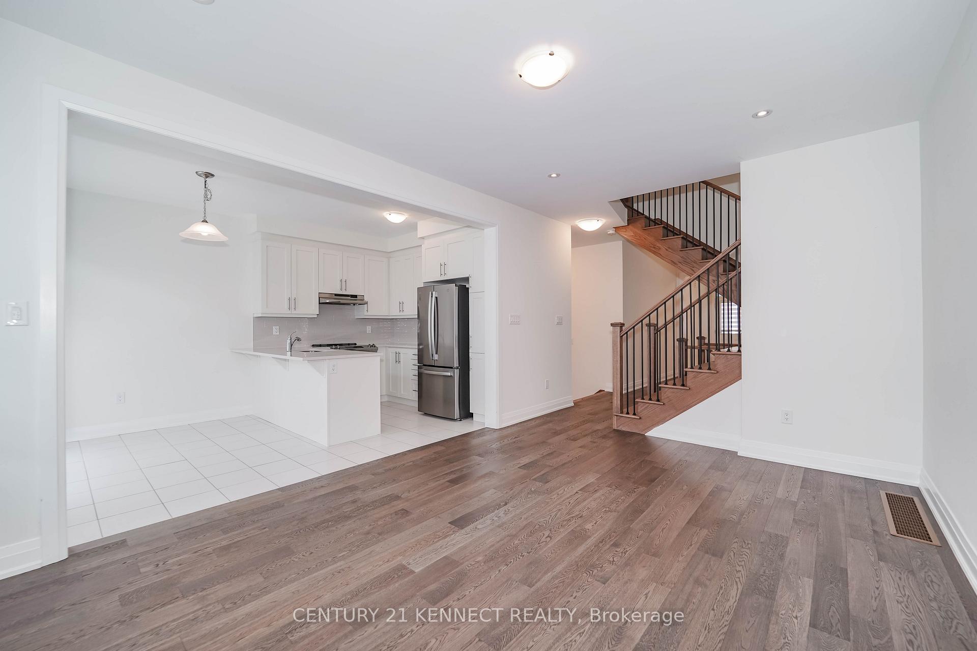 Photo 13 of 18 Cecil Sinclair Drive, Markham, Victoria Square — HOMEH